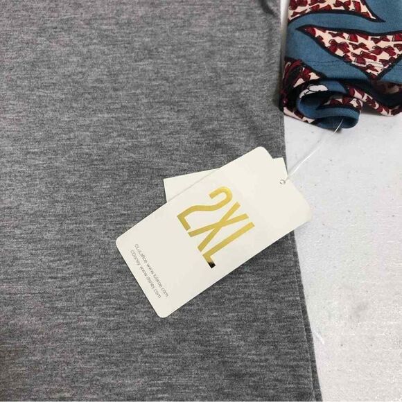 LuLaRoe Randy Women’s Gray Blue Red Disney Minnie Top Size 2XL - Picture 6 of 7